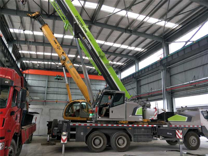 巴青县高空车出租需要注意哪些安全事项？